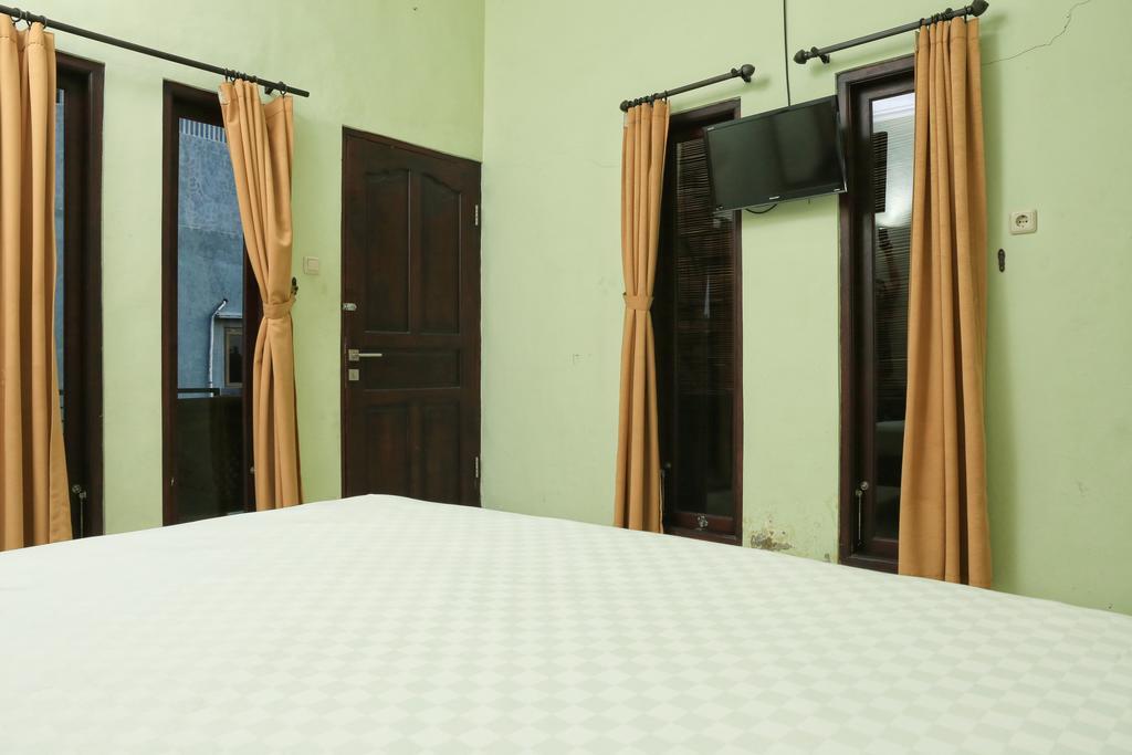 ホテル Reddoorz @ Mataram Kuta 3 エクステリア 写真